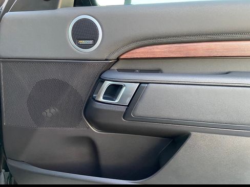 Used 2018 Land Rover Discovery HSE AWD/4WD image 10