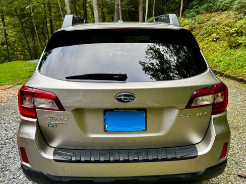 Used 2015 Subaru Outback 2.5i Premium AWD/4WD image 13