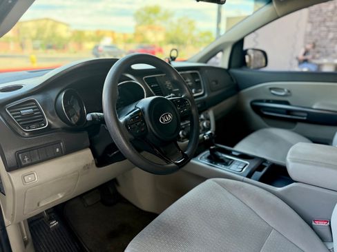 Used 2016 Kia Sedona L FWD image 8