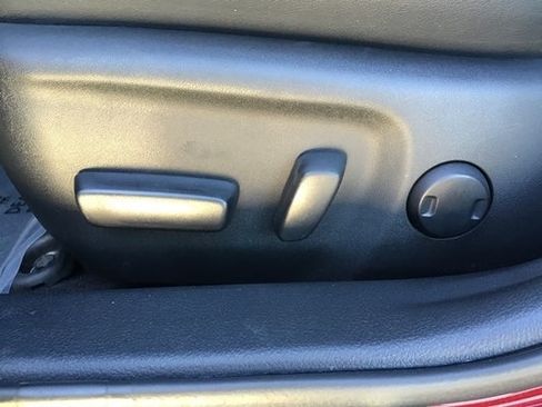 Used 2017 Toyota Camry SE image 5