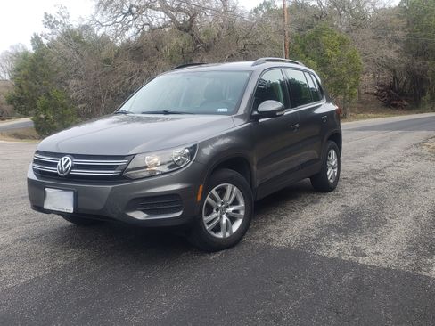Used 2015 Volkswagen Tiguan S image 11
