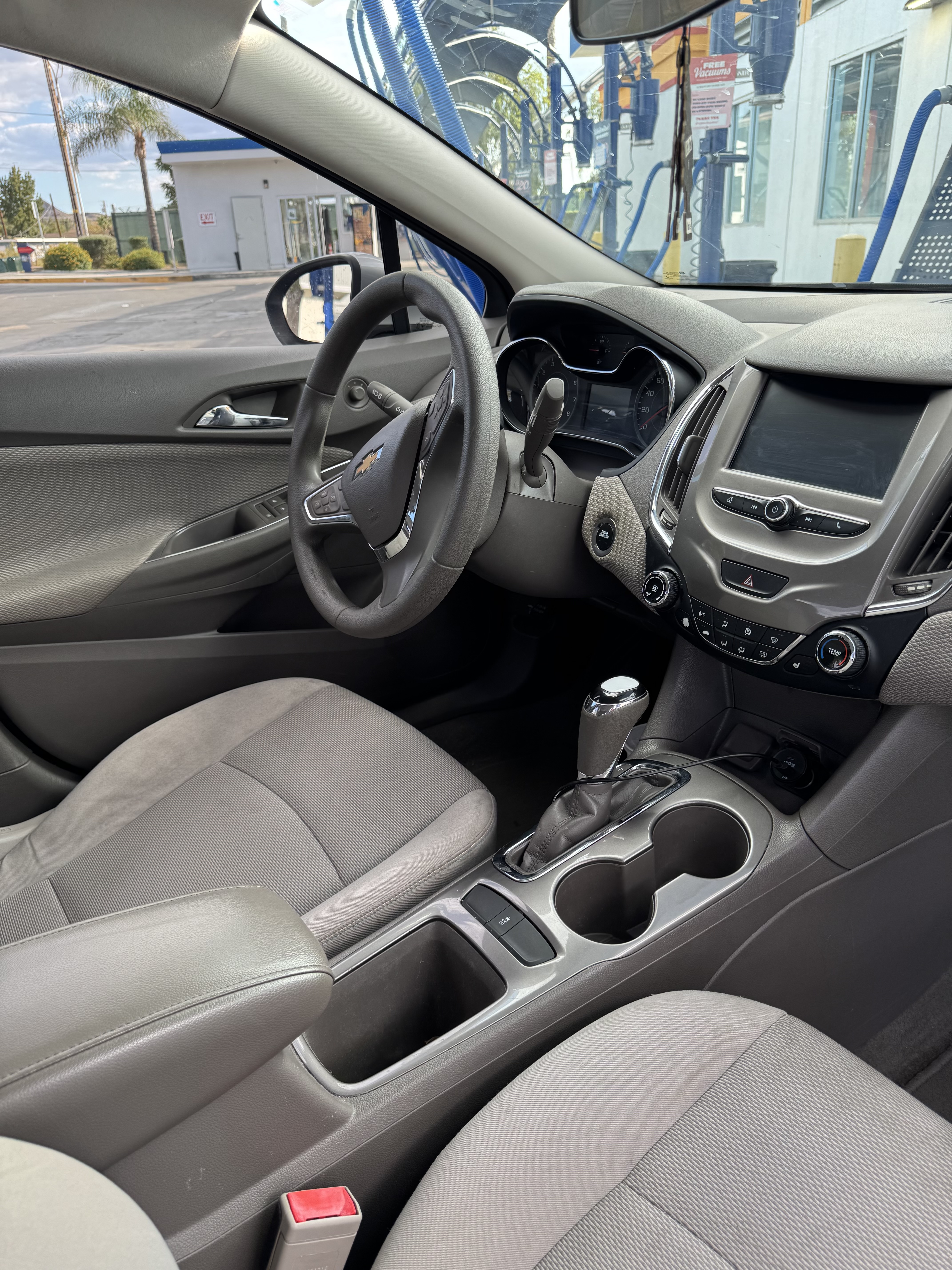 Used 2018 Chevrolet Cruze LT w/ Convenience Package FWD image 10