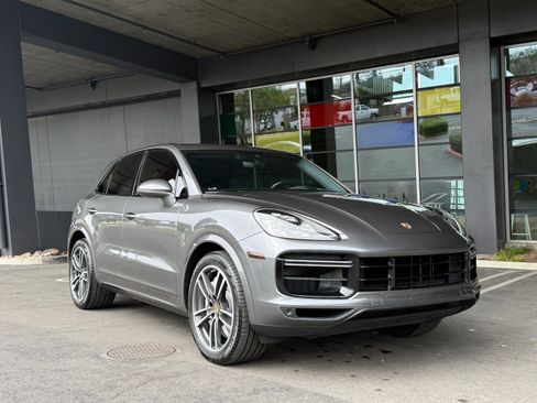 Used 2019 Porsche Cayenne Turbo AWD/4WD image 16