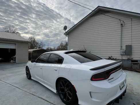 Used 2020 Dodge Charger R/T w/ Blacktop Package image 10