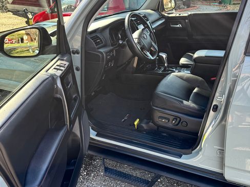 Used 2023 Toyota 4Runner TRD Off-Road Premium w/ Off Road Premium Plus Package image 8