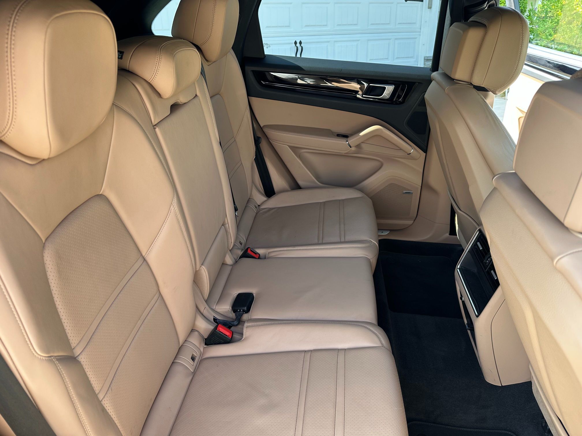 Used 2020 Porsche Cayenne AWD/4WD image 25