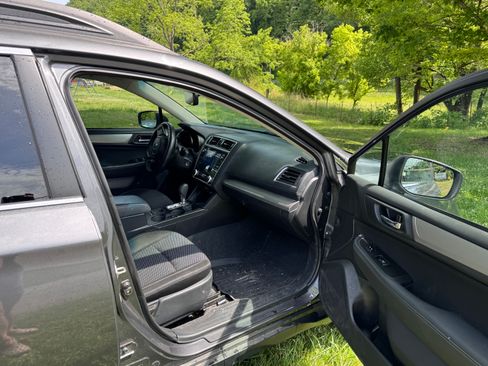 Used 2019 Subaru Outback 2.5i Premium AWD/4WD image 7