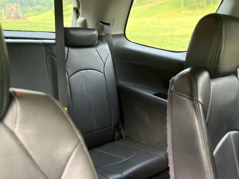 Used 2013 GMC Acadia SLT image 19