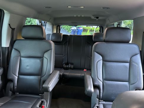 Used 2018 Chevrolet Suburban Premier image 12