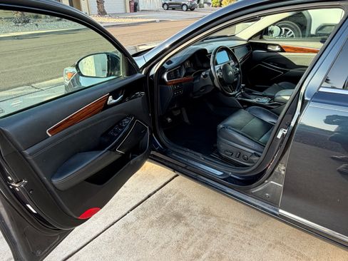Used 2017 Kia Cadenza Premium w/ Luxury Package image 6