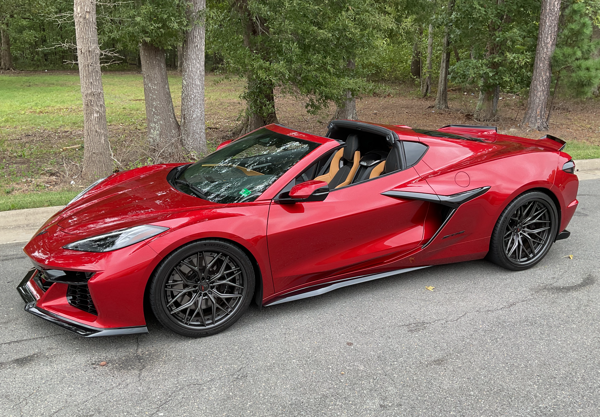Used 2025 Chevrolet Corvette Z06 w/ Stealth Interior Trim Package RWD image 1