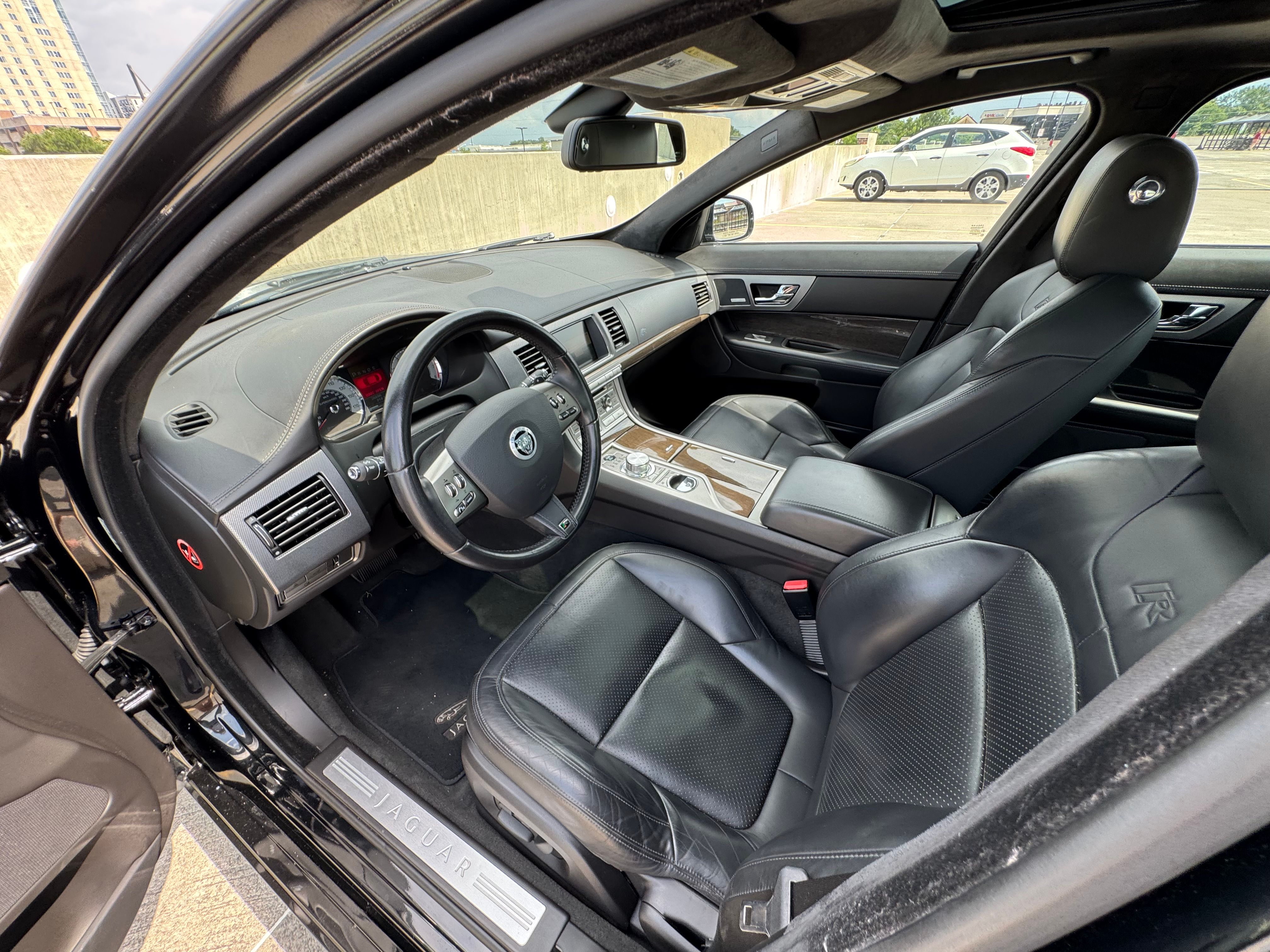 Used 2010 Jaguar XF R RWD image 25