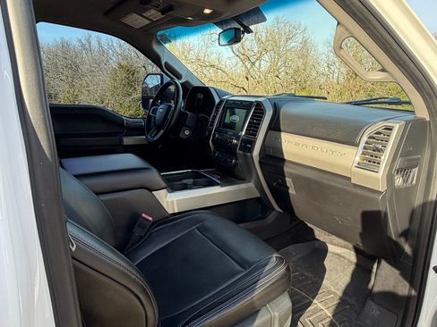 Used 2017 Ford F250 Lariat w/ Lariat Value Package image 13