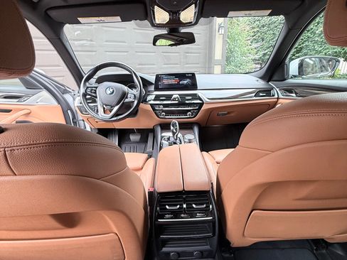 Used 2019 BMW 530e xDrive AWD/4WD image 10