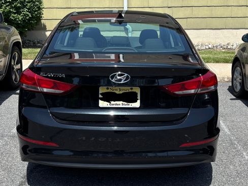 Used 2017 Hyundai Elantra Value Edition w/ Cargo Package FWD image 6