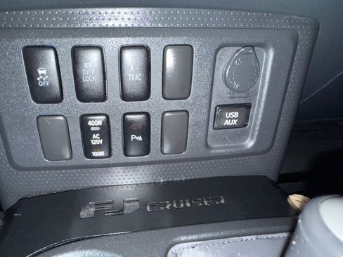 Used 2014 Toyota FJ Cruiser 4WD image 10