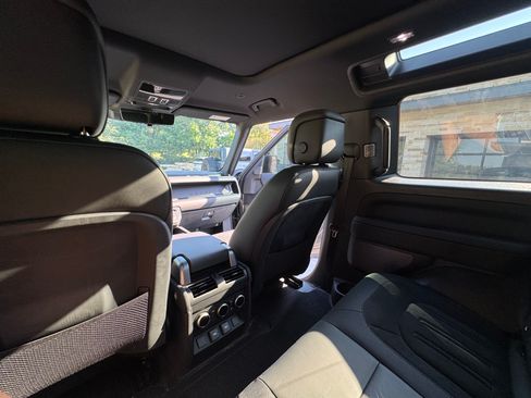 Used 2023 Land Rover Defender 90 V8 image 15