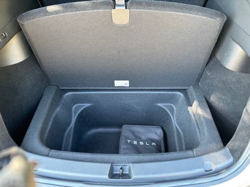 Used 2022 Tesla Model Y Long Range image 16