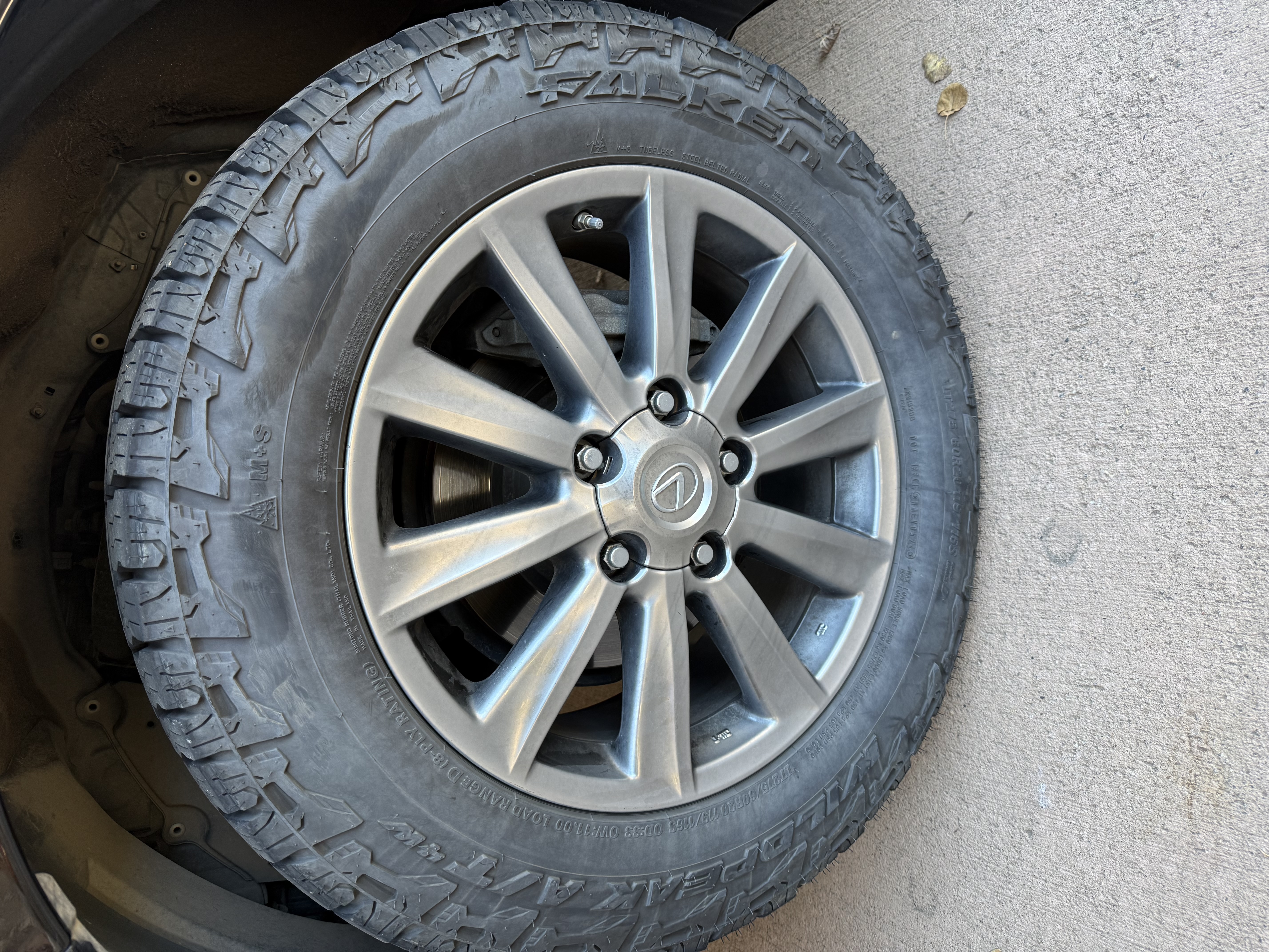 Used 2016 Lexus LX 570 4WD w/ Luxury Package image 21