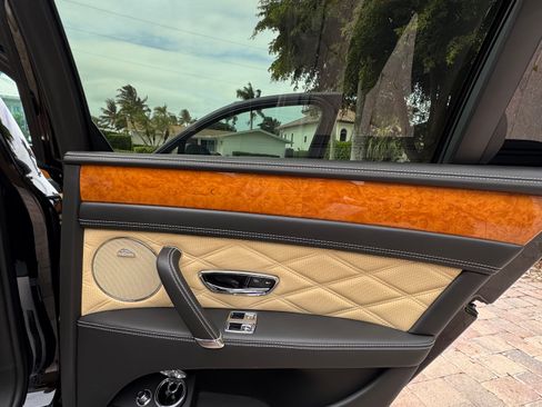 Used 2014 Bentley Flying Spur W12 image 31