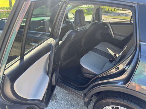 Used 2018 Toyota RAV4 Limited image 8