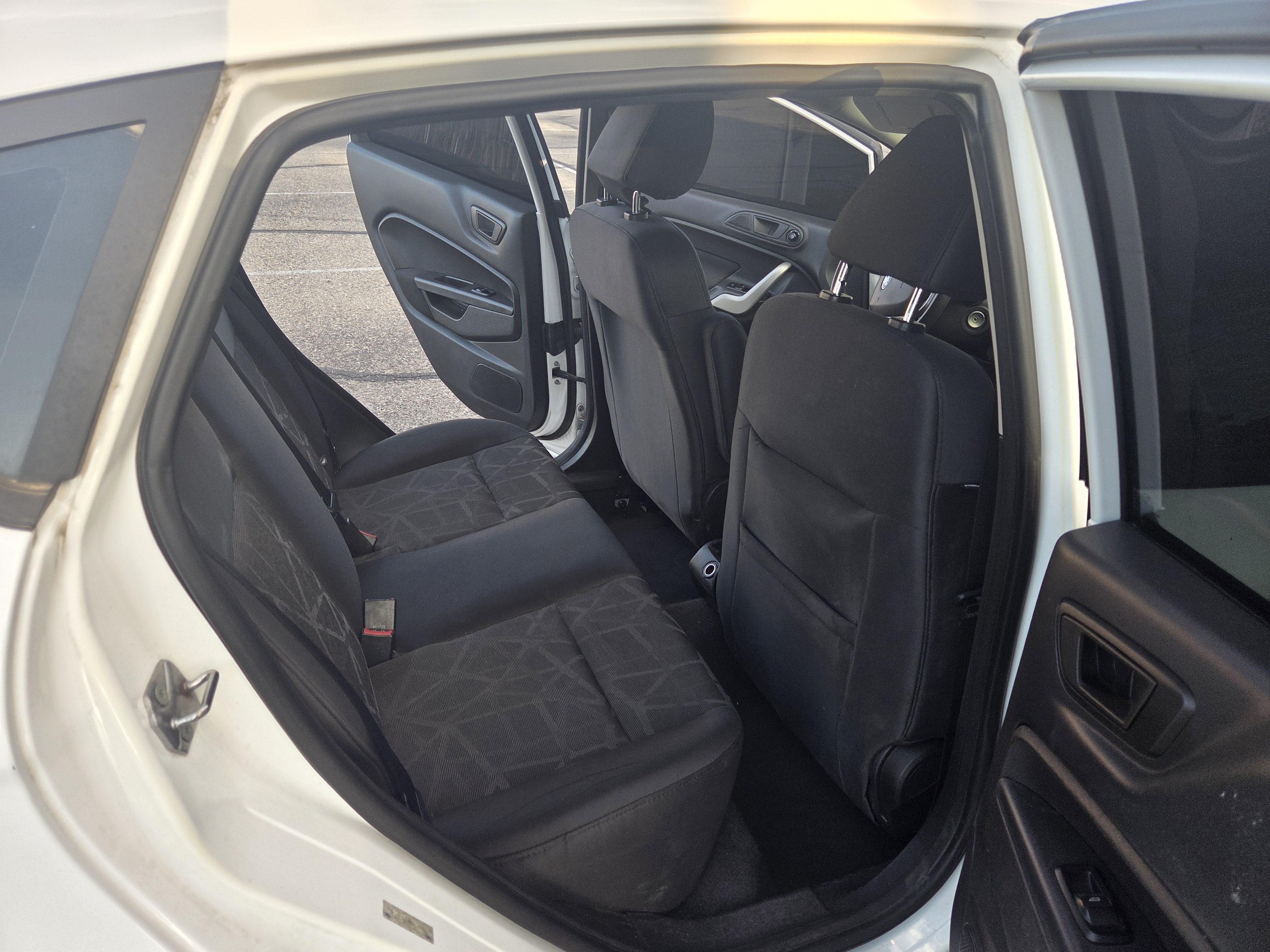 Used 2013 Ford Fiesta SE FWD image 6