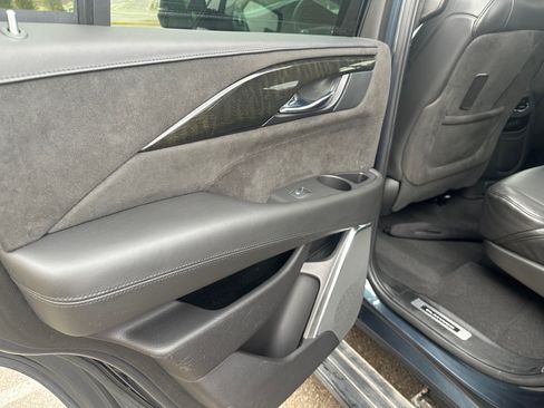 Used 2019 Cadillac Escalade Platinum image 16