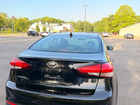 Used 2017 Kia Forte LX FWD image 5