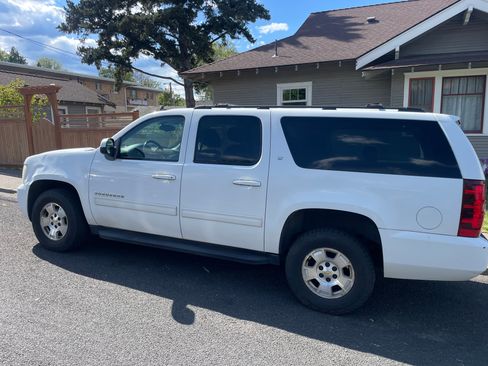 Used 2010 Chevrolet Suburban LT AWD/4WD image 4