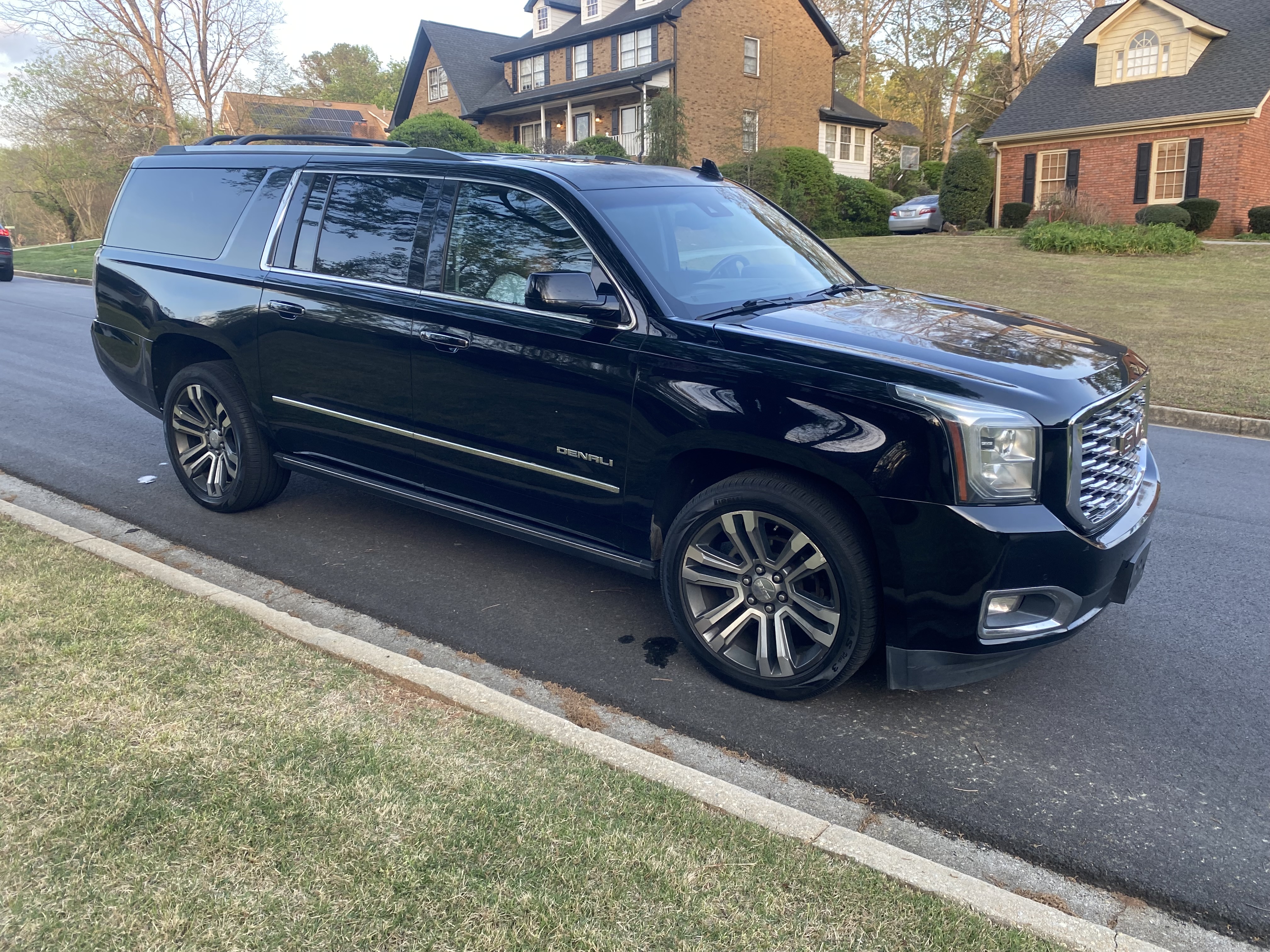 Used 2018 GMC Yukon XL Denali w/ Denali Ultimate Package AWD/4WD image 4