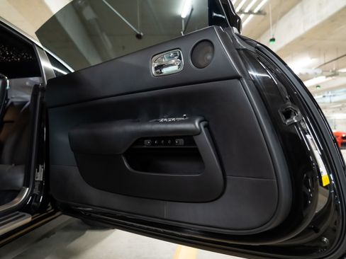 Used 2015 Rolls-Royce Wraith image 18