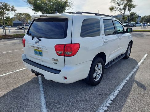 Used 2013 Toyota Sequoia SR5 image 20