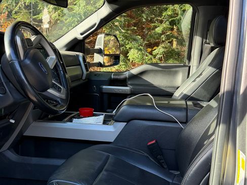 Used 2022 Ford F350 Lariat w/ Black Appearance Package image 4