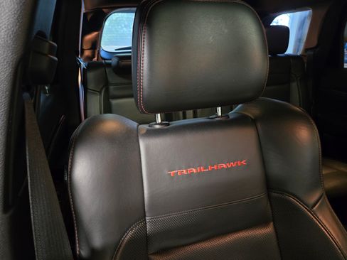 Used 2019 Jeep Grand Cherokee Trailhawk w/ Trailhawk Luxury Group image 29