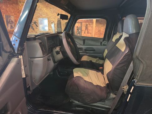 Used 1998 Jeep Wrangler SE image 6