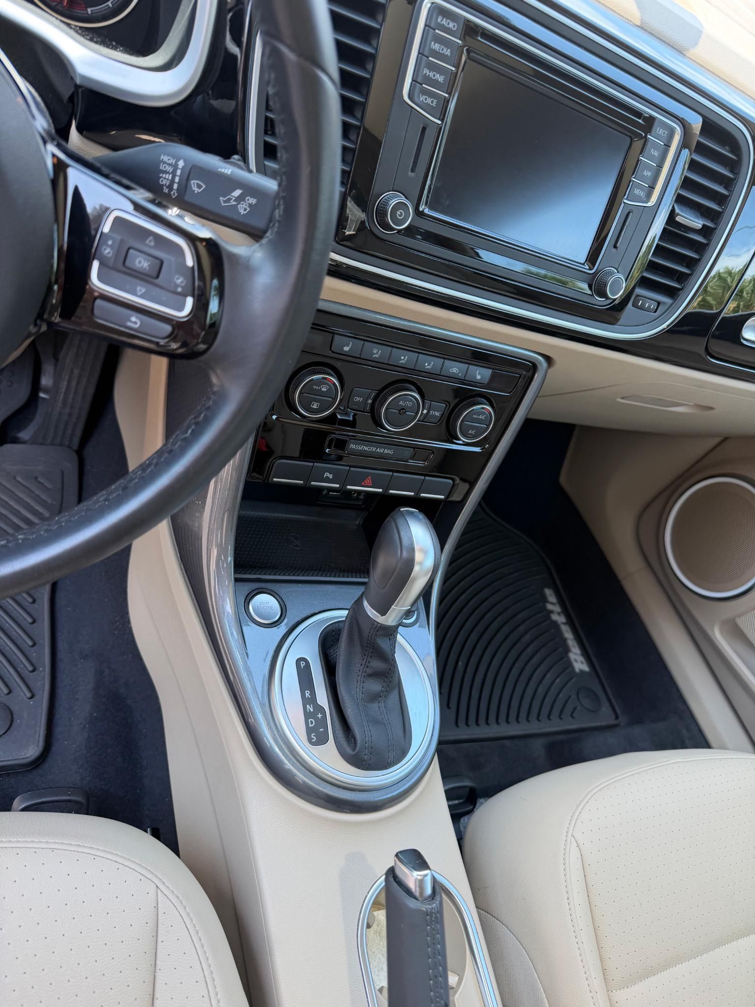 Used 2019 Volkswagen Beetle 2.0T SE FWD image 11