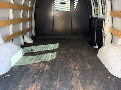 Used 2021 GMC Savana 2500 w/ Driver Convenience Package image 9