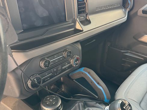 Used 2022 Ford Bronco Black Diamond image 23