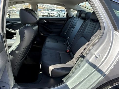 Used 2022 Honda Accord Touring image 14