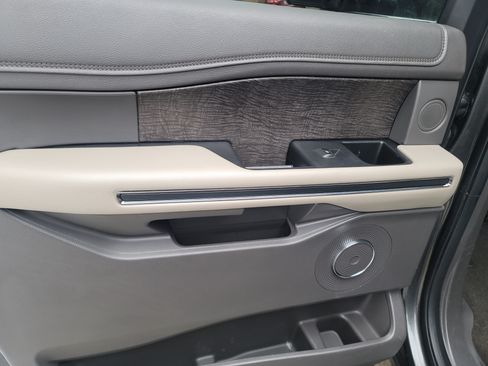 Used 2020 Ford Expedition Max Limited image 19