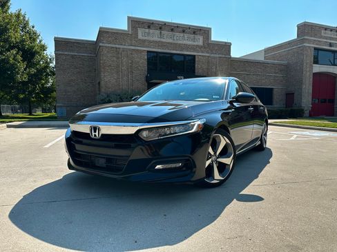 Used 2019 Honda Accord Touring image 1