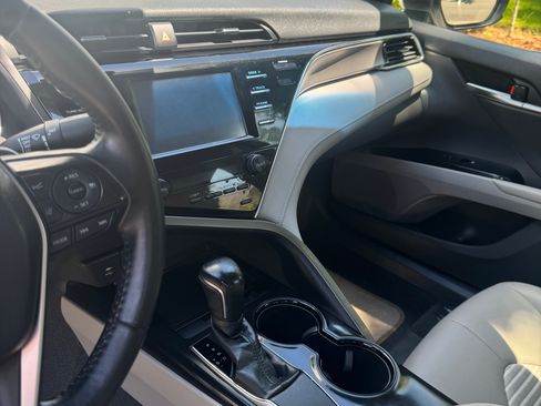 Used 2018 Toyota Camry SE FWD image 17