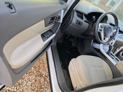 Used 2013 Ford Edge SE image 9