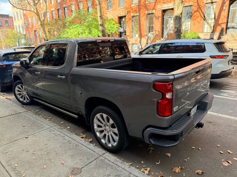 Used 2021 Chevrolet Silverado 1500 High Country w/ Technology Package image 8