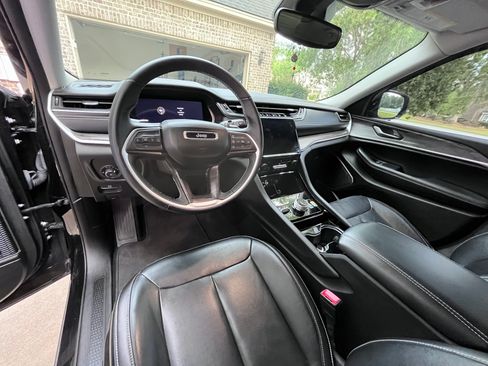 Used 2022 Jeep Grand Cherokee Limited AWD/4WD image 6