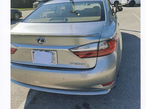 Used 2017 Lexus ES 300h 300h Sedan 4D image 6