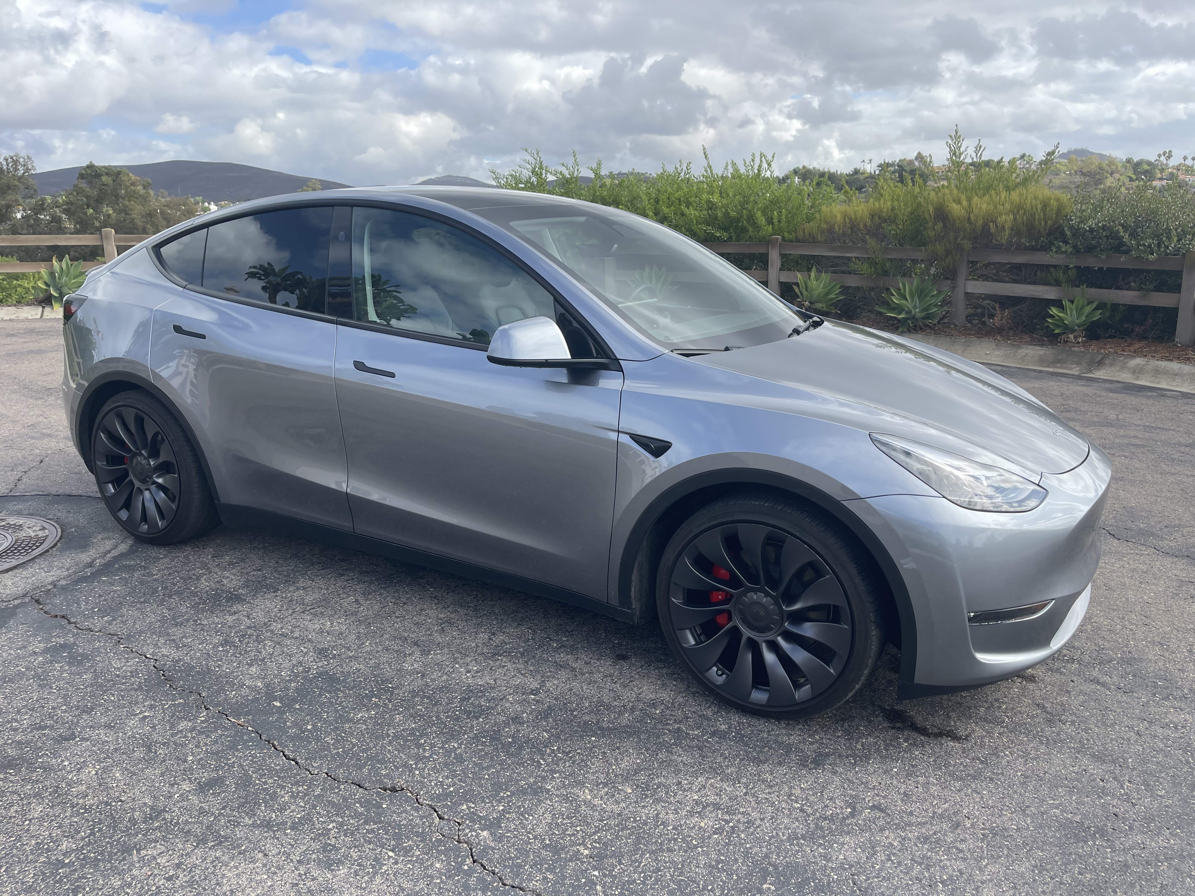 Used 2024 Tesla Model Y Performance AWD/4WD image 11