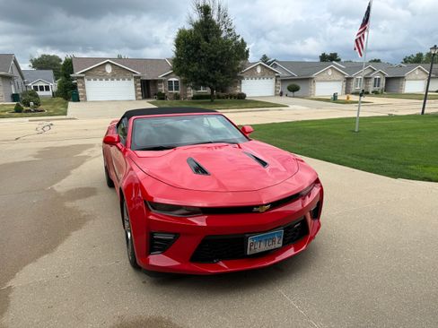 Used 2016 Chevrolet Camaro SS RWD image 4