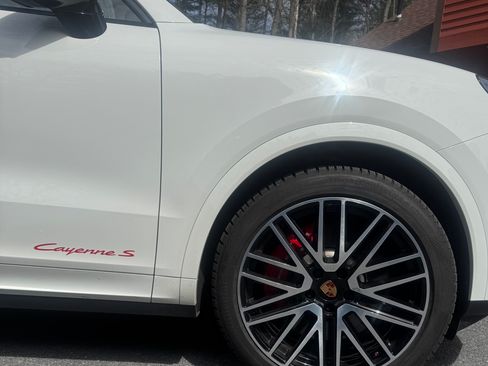 Used 2025 Porsche Cayenne S image 10