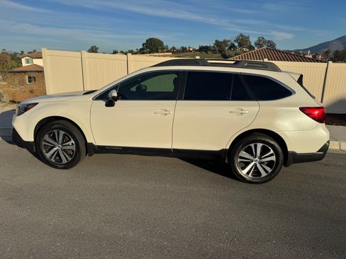 Used 2018 Subaru Outback 3.6R Limited image 11